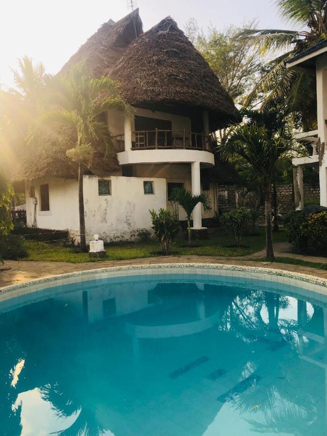 Miwa Holiday Resort Playa de Diani Exterior foto