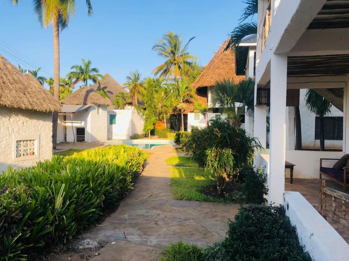 Miwa Holiday Resort Playa de Diani Exterior foto